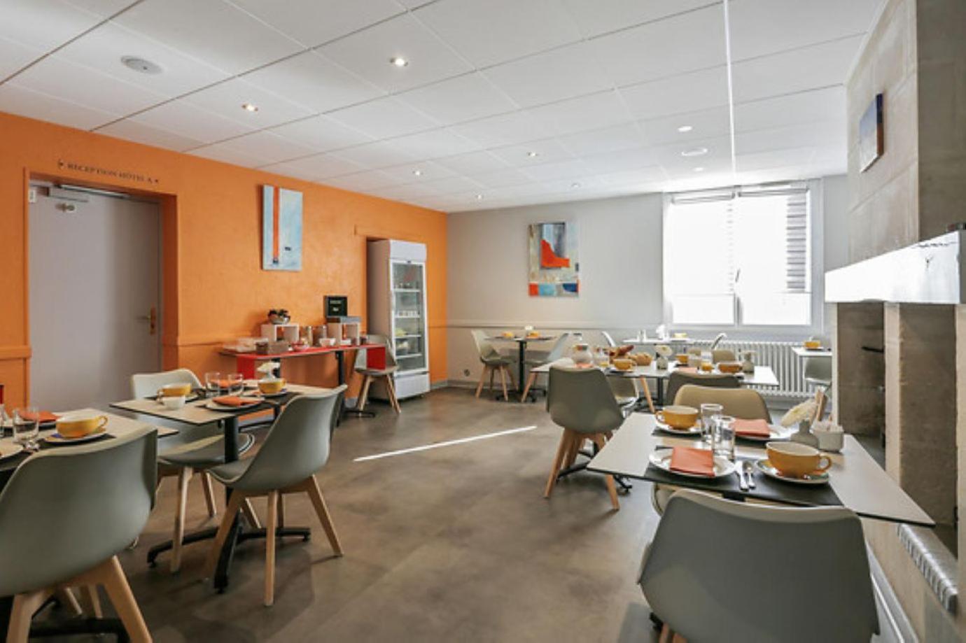 Logis Hotel Le Pelican Vernantes Extérieur photo