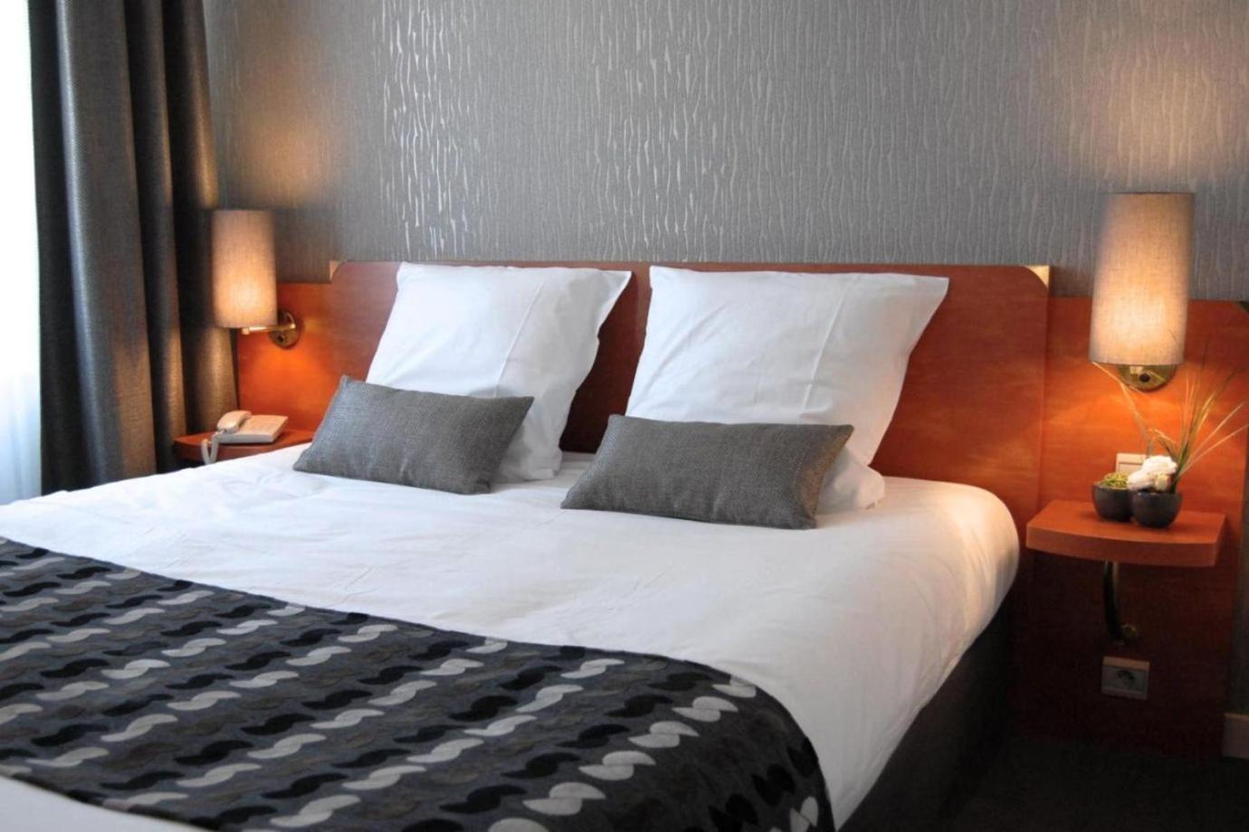 Logis Hotel Le Pelican Vernantes Extérieur photo