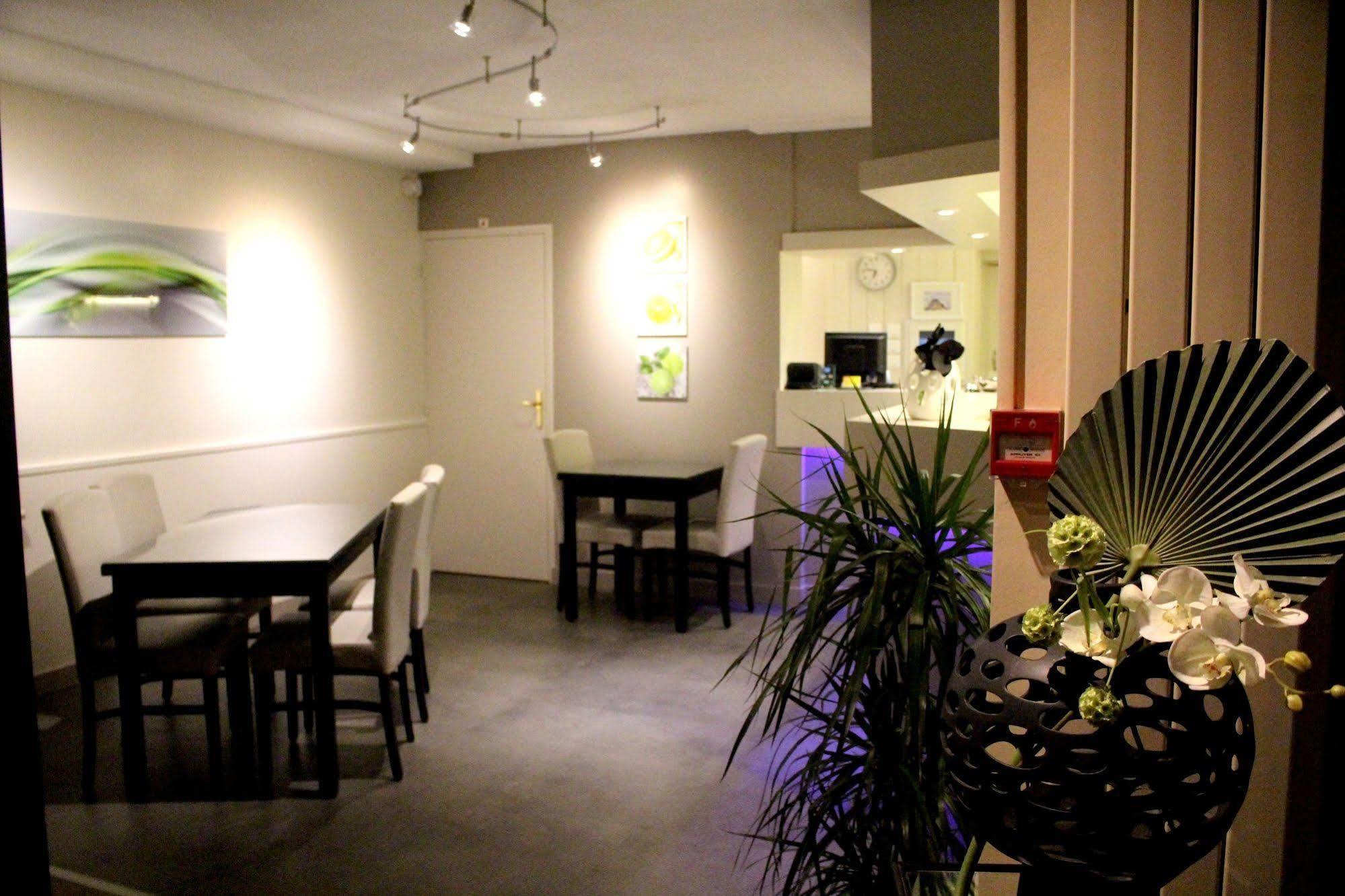 Logis Hotel Le Pelican Vernantes Extérieur photo
